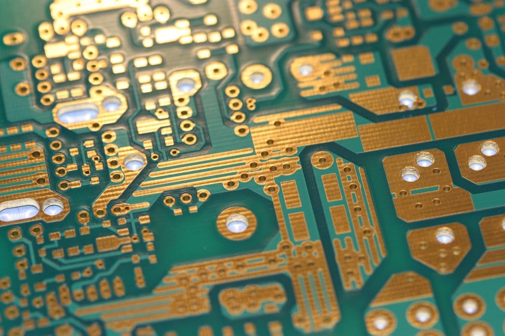 circuit-1357939_1280