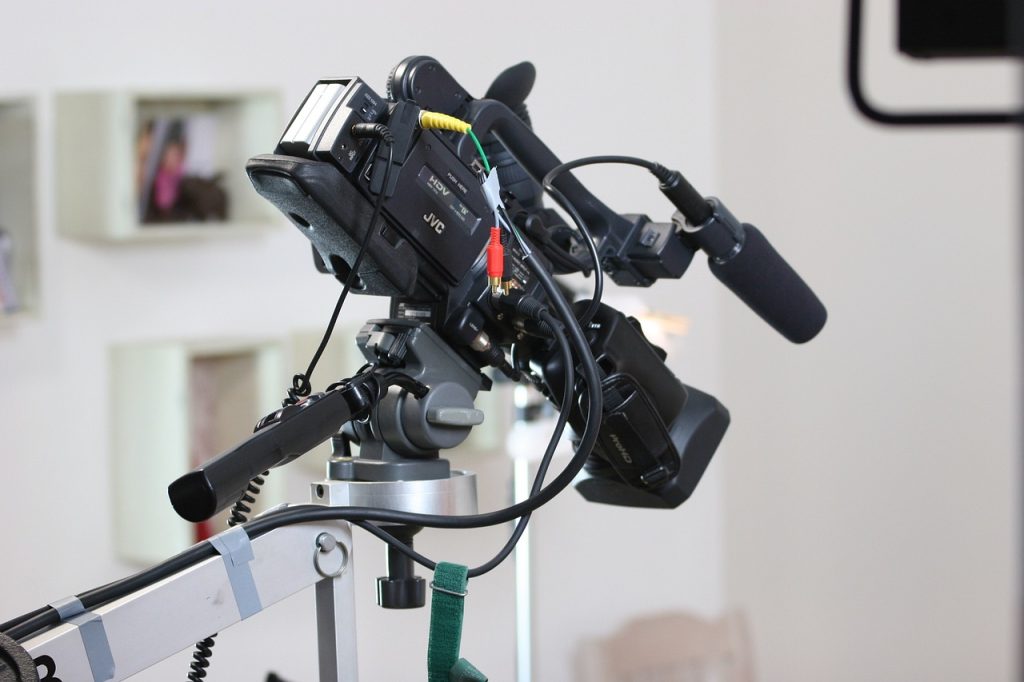camera-408258_1280